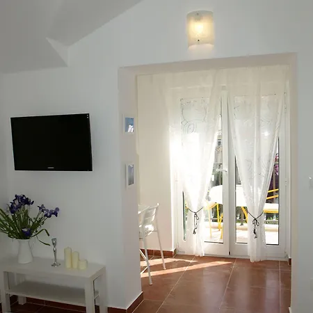 Issa * Макарска