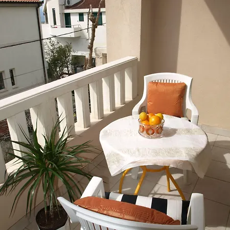 Issa Макарска