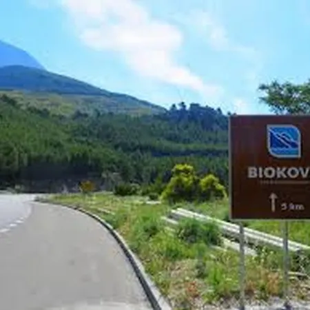 Issa Макарска