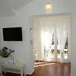 Issa * Makarská