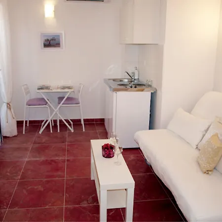 Issa Apartmán *