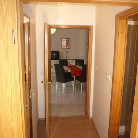 Issa 마카르스카