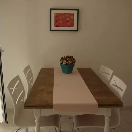 Issa Apartment
