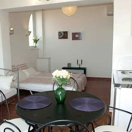 Issa Apartment